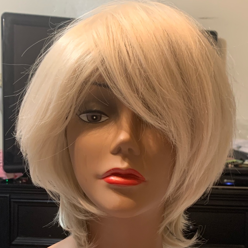 SOLD!!! Platinum layered bob